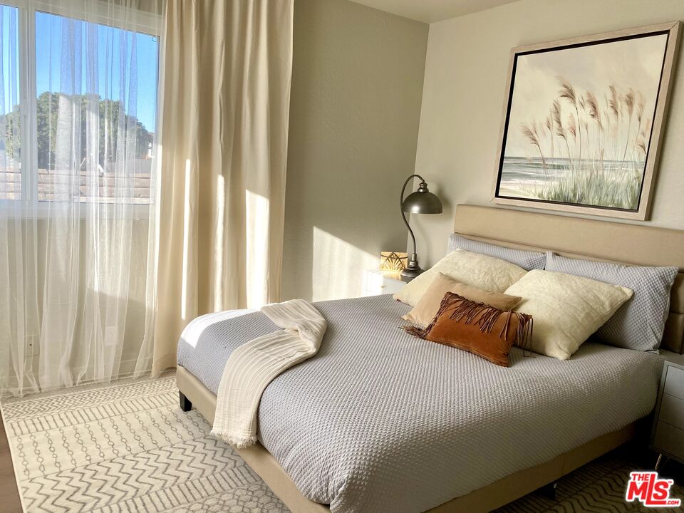 4510 Gateshead Bay Oxnard, CA 93035 - Photo 20 of 36 a bedroom with a bed and a painting on the wall