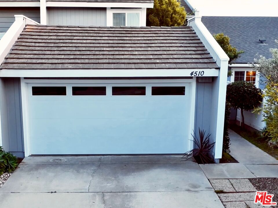 4510 Gateshead Bay Oxnard, CA 93035 - Photo 31 of 36 a view of a house with entryway