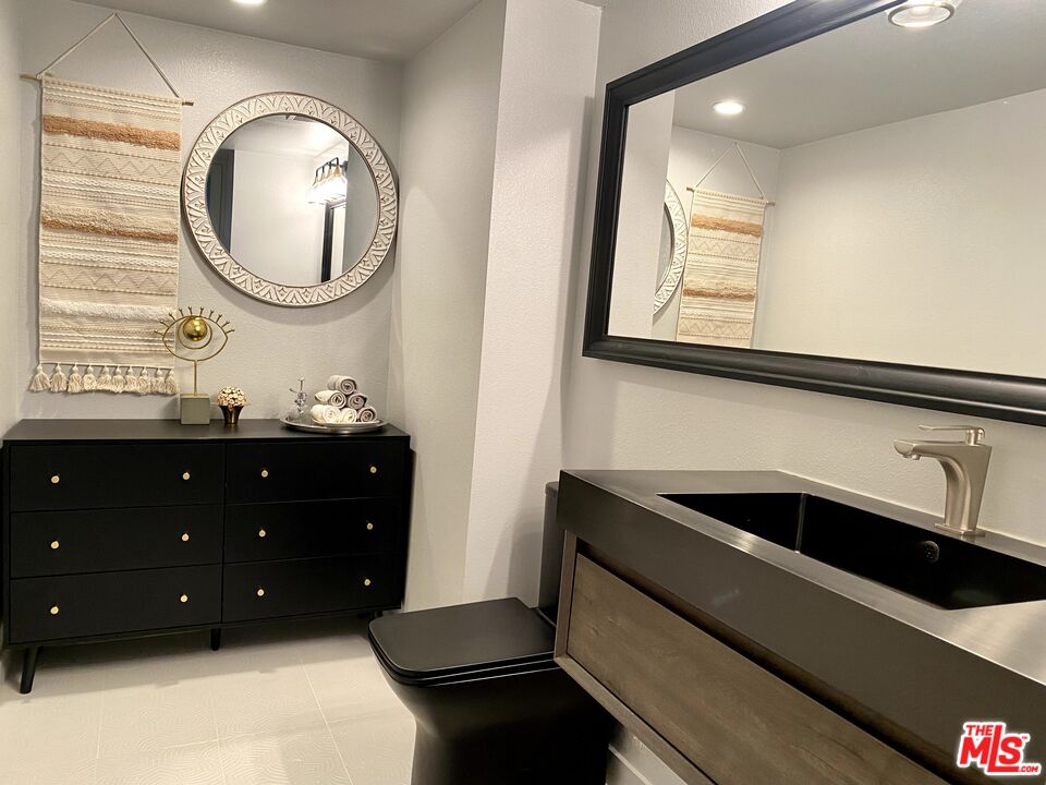 4510 Gateshead Bay Oxnard, CA 93035 - Photo 7 of 36 a bathroom with a sink and a mirror