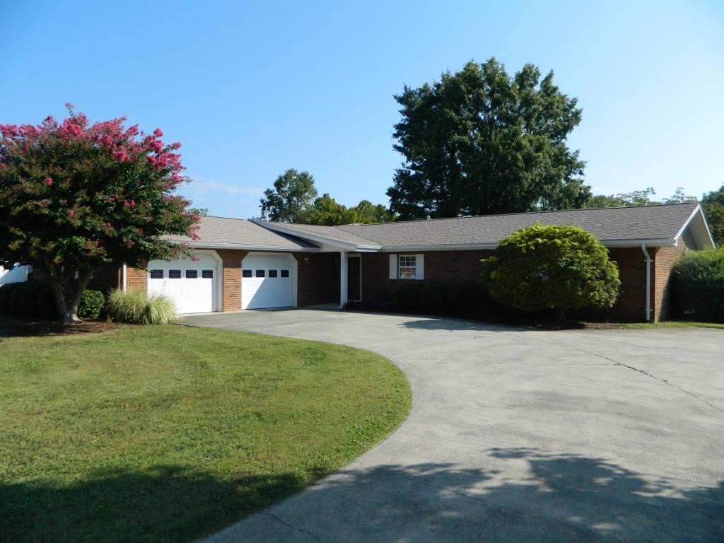 2224 Pendragon Road Kingsport, TN 37660 - Photo 1 of 25 Welcome Home