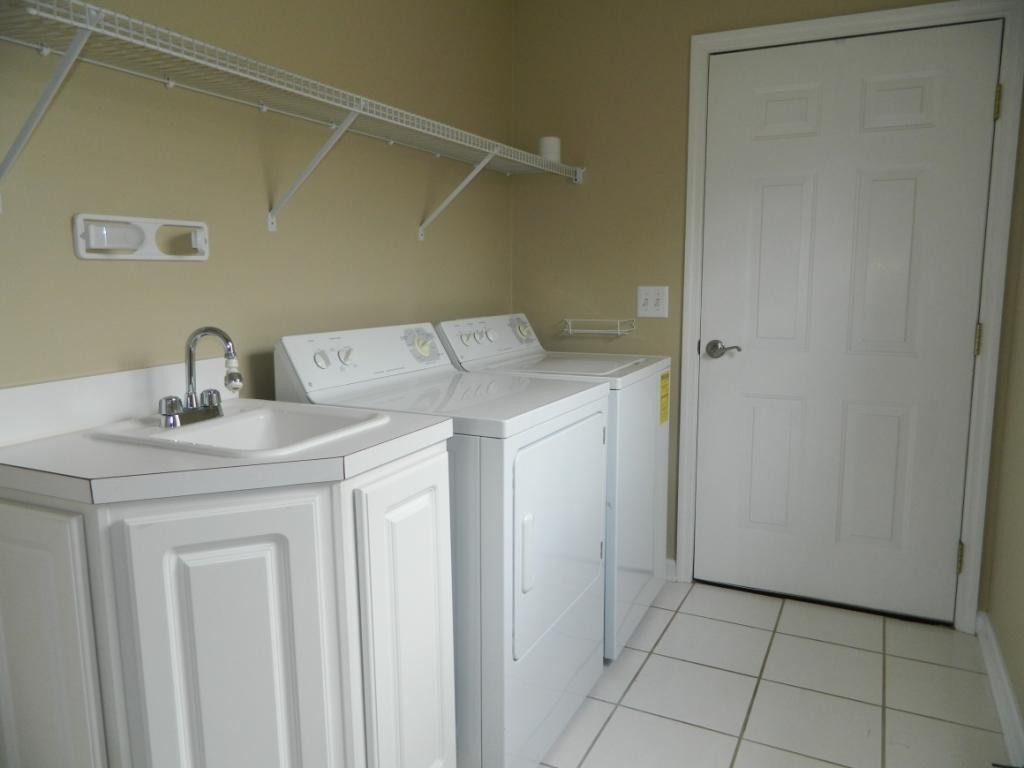 2224 Pendragon Road Kingsport, TN 37660 - Photo 22 of 25 Laundry