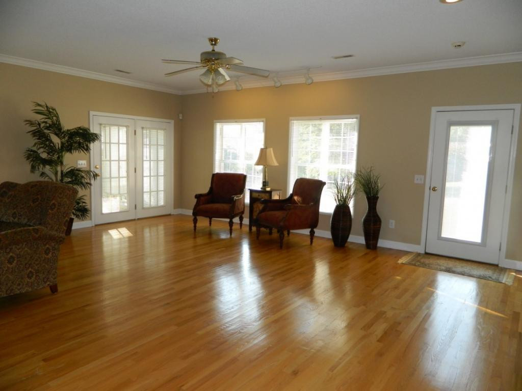 2224 Pendragon Road Kingsport, TN 37660 - Photo 5 of 25 Living Room