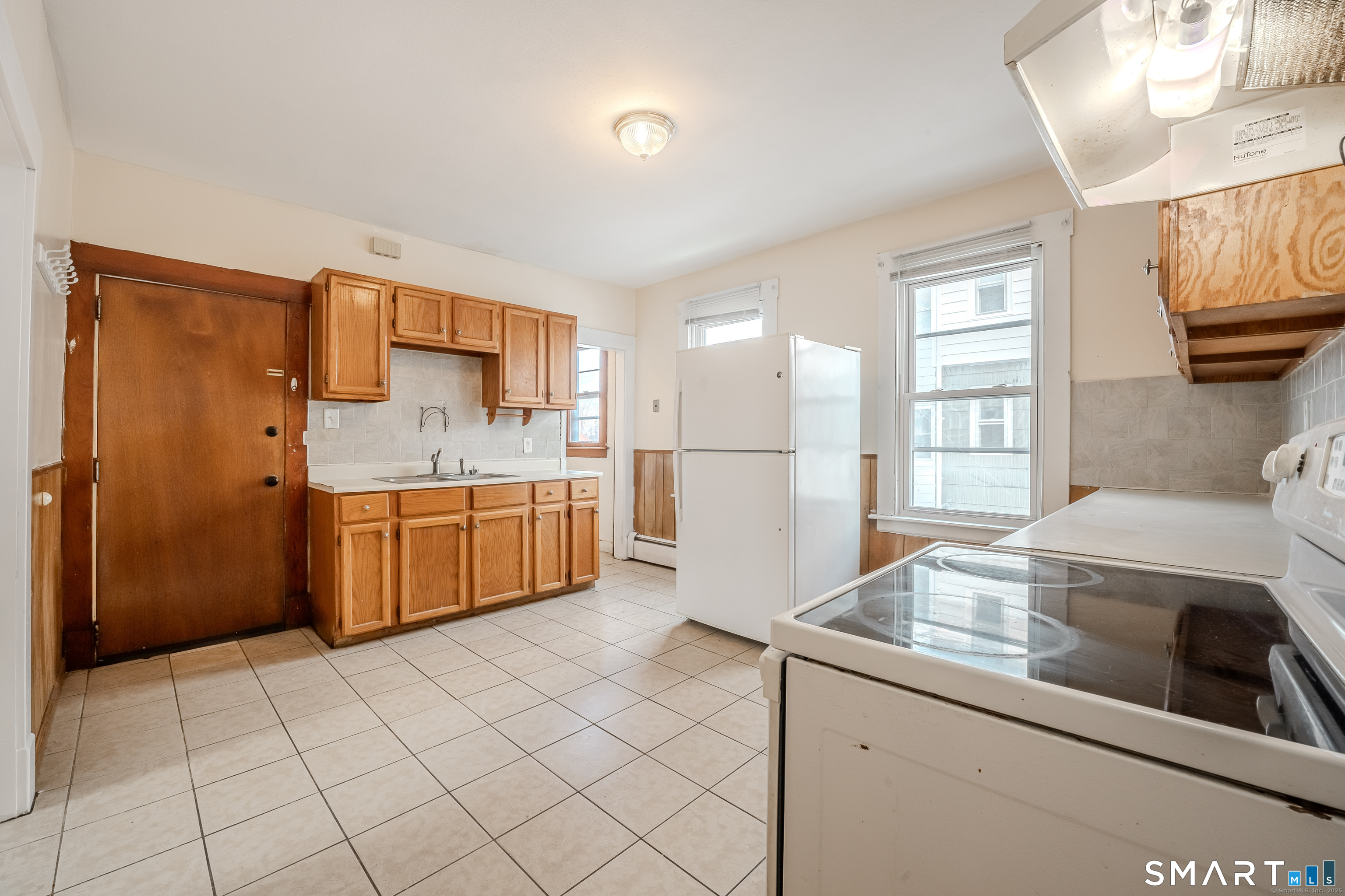 422 Allen Street New Britain, CT 06053 - Photo 6 of 18