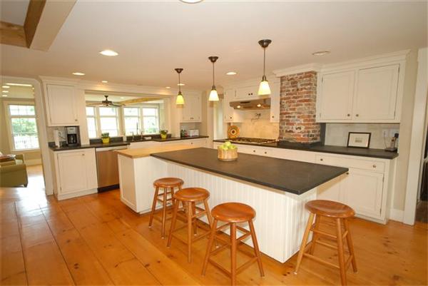 4 Lovejoy Road Andover, MA 01810 - Photo 2 of 30 Gallery Image 2