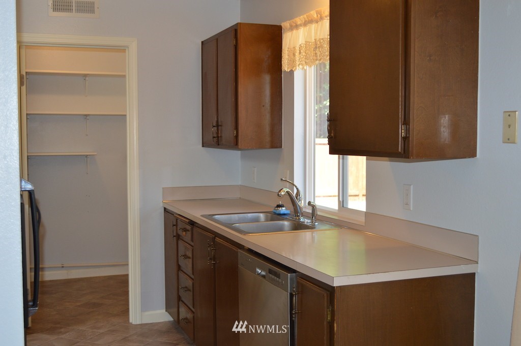 14620 Southeast 142nd Street Renton, WA 98059 - Photo 14 of 23