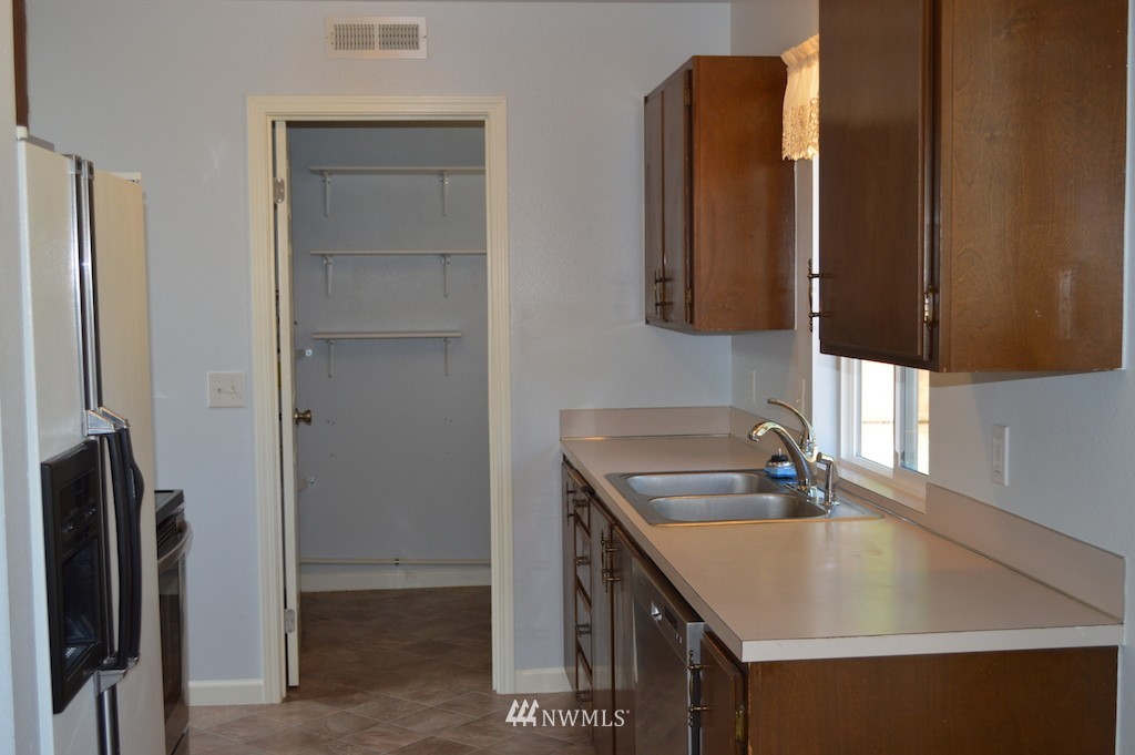 14620 Southeast 142nd Street Renton, WA 98059 - Photo 15 of 23