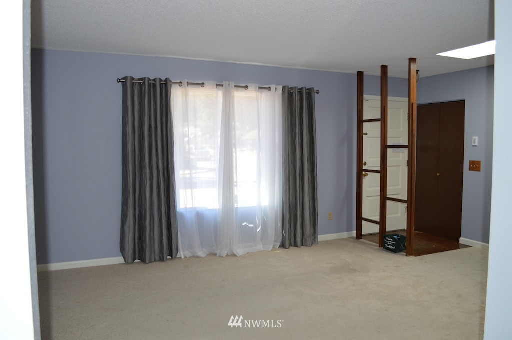 14620 Southeast 142nd Street Renton, WA 98059 - Photo 5 of 23