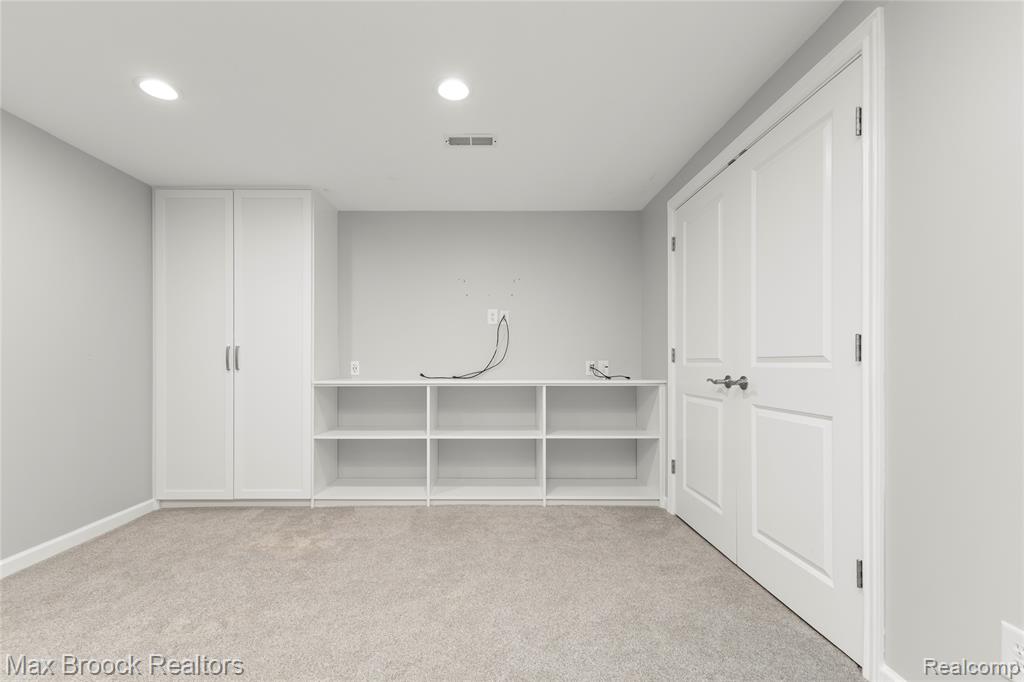 4211 Kent Road Royal Oak, MI 48073 - Photo 26 of 54