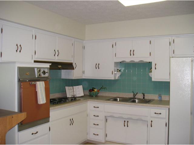2212 East Thompson Road Indianapolis, IN 46227 - Photo 4 of 10 Gallery Image 4