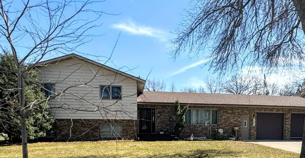 $289,500 | 325 South Ash Street, Crookston, MN 56716
