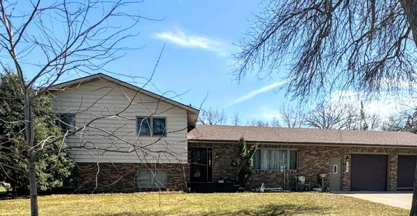 $289,500 | 325 South Ash Street, Crookston, MN 56716