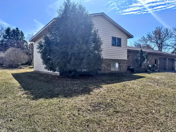 $289,500 | 325 South Ash Street, Crookston, MN 56716