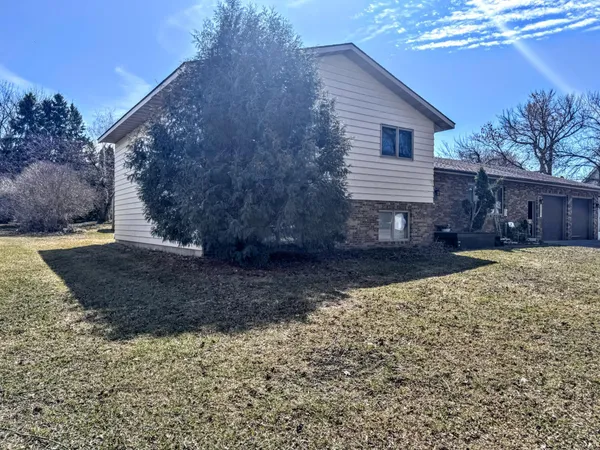 $289,500 | 325 South Ash Street, Crookston, MN 56716