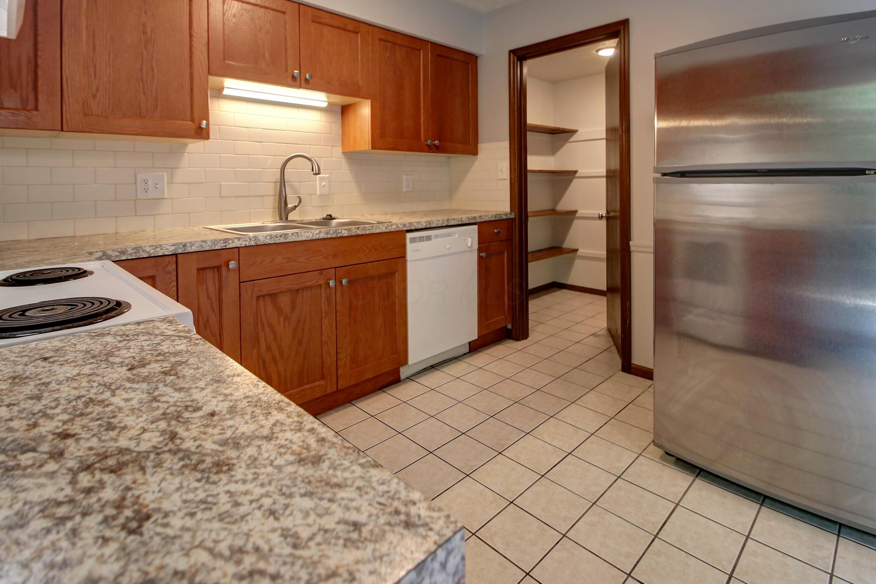 8653 Refugee Road Pickerington, OH 43147 - Photo 15 of 32 15 kitchen 4