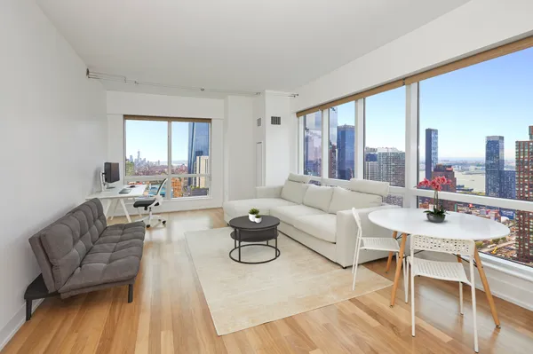 $6,200 | 350 West 42nd Street, Unit 41H | Hell's Kitchen