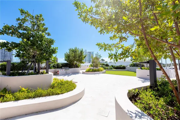 $3,767,400 | 3034 Oak Avenue, Unit 504, Coconut Grove, FL 33133