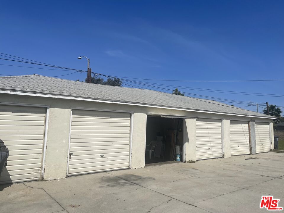 1131 West Spruce Street Compton, CA 90220 - Photo 4 of 6