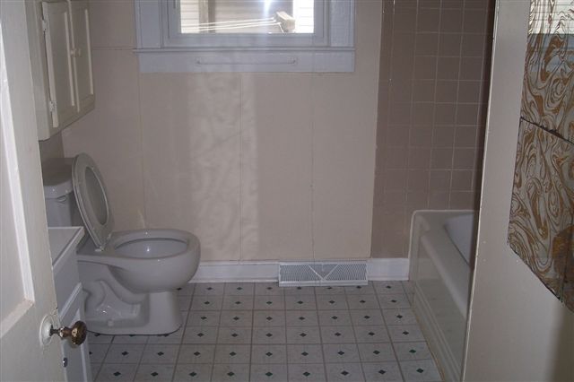 407 1/2 Perry Road Greenville, SC 29609 - Photo 4 of 14 Gallery Image 4
