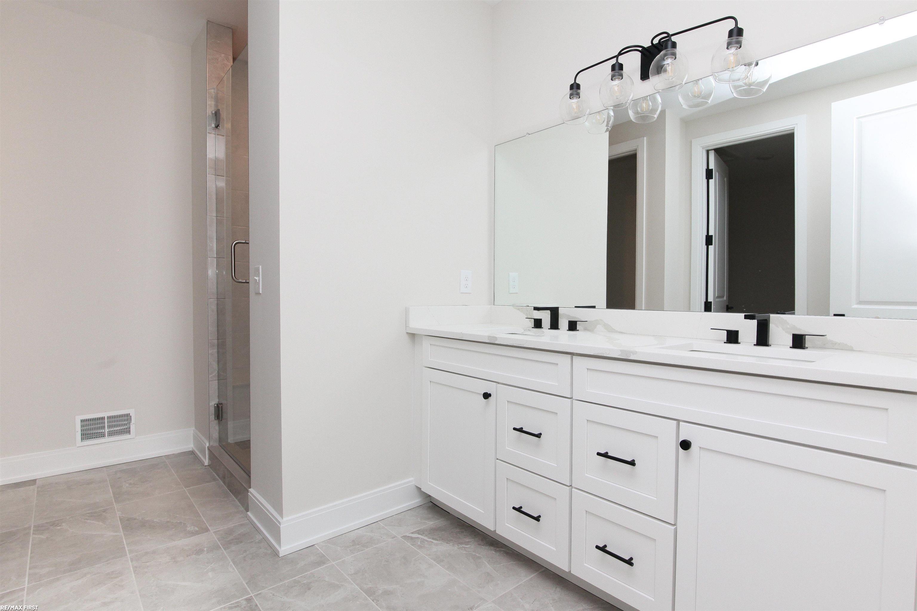 3072 Claret Lane Rochester, MI 48309 - Photo 27 of 45 50132709-2d5bfbb0-e26d-4cdd-9823-18e5e3e8f5bd.JPG