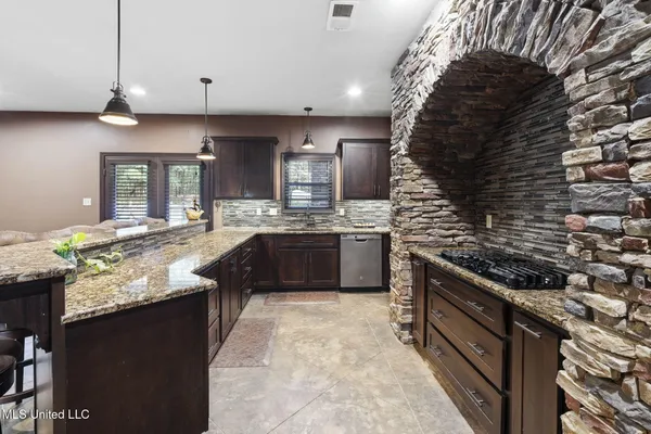 $663,500 | 1088 South Red Banks Road, Byhalia, MS 38611