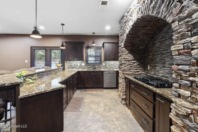 $670,000 | 1088 South Red Banks Road, Byhalia, MS 38611