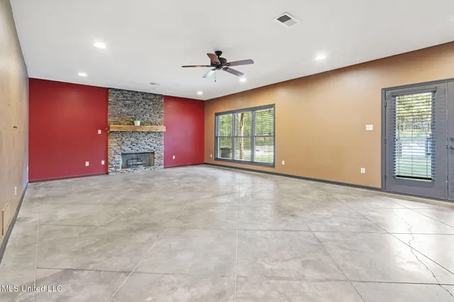 $670,000 | 1088 South Red Banks Road, Byhalia, MS 38611