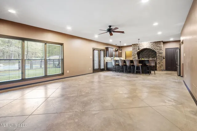 $670,000 | 1088 South Red Banks Road, Byhalia, MS 38611