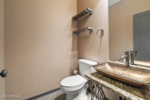 $670,000 | 1088 South Red Banks Road, Byhalia, MS 38611