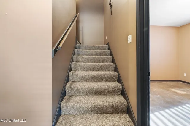 $670,000 | 1088 South Red Banks Road, Byhalia, MS 38611