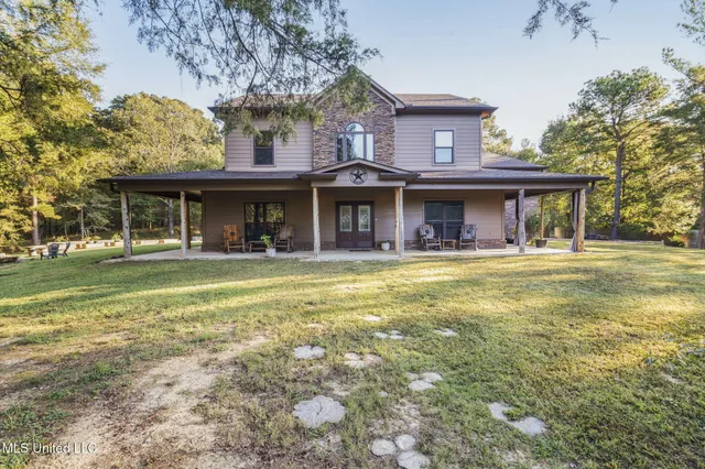 $670,000 | 1088 South Red Banks Road, Byhalia, MS 38611