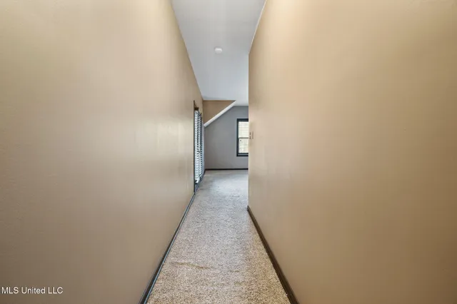 $670,000 | 1088 South Red Banks Road, Byhalia, MS 38611