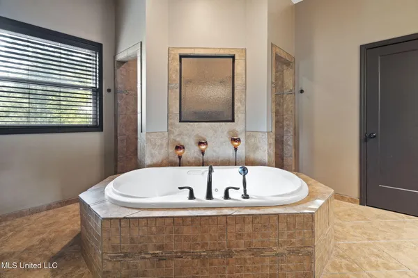 $663,500 | 1088 South Red Banks Road, Byhalia, MS 38611