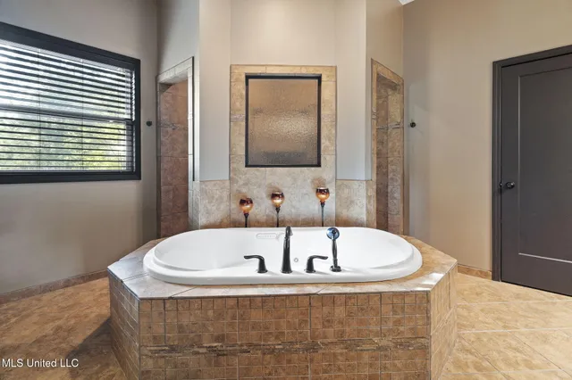 $670,000 | 1088 South Red Banks Road, Byhalia, MS 38611