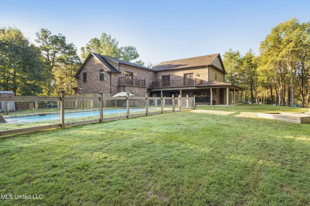 $670,000 | 1088 South Red Banks Road, Byhalia, MS 38611