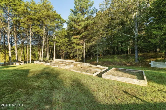 $670,000 | 1088 South Red Banks Road, Byhalia, MS 38611