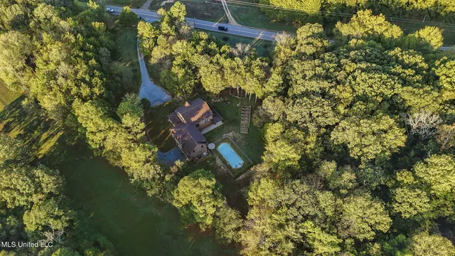 $670,000 | 1088 South Red Banks Road, Byhalia, MS 38611