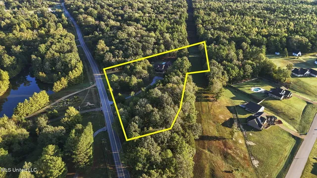 $670,000 | 1088 South Red Banks Road, Byhalia, MS 38611