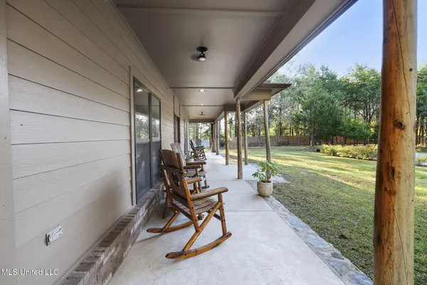 $663,500 | 1088 South Red Banks Road, Byhalia, MS 38611