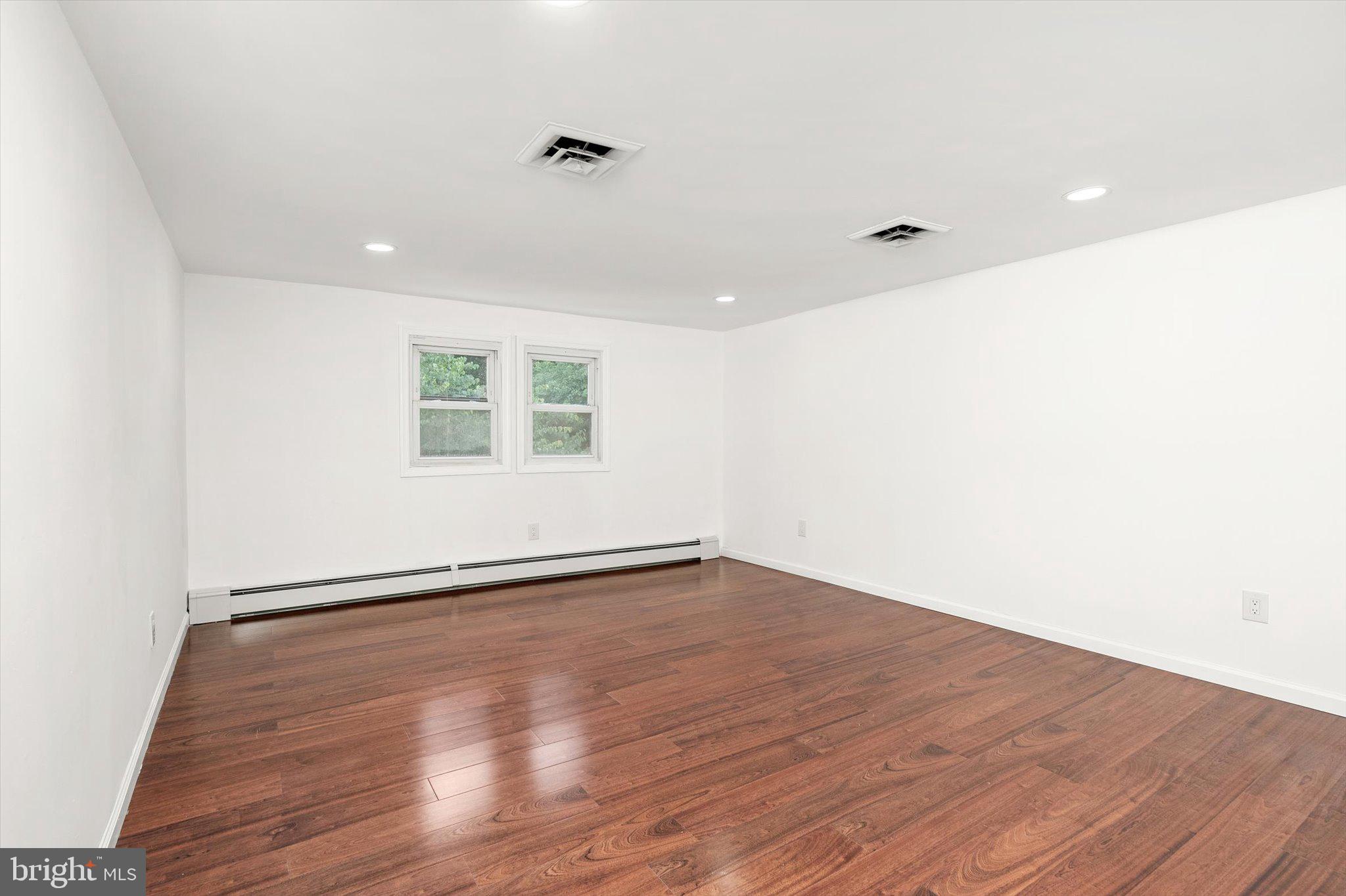 583 Edinburg Road Trenton, NJ 08619 - Photo 16 of 38