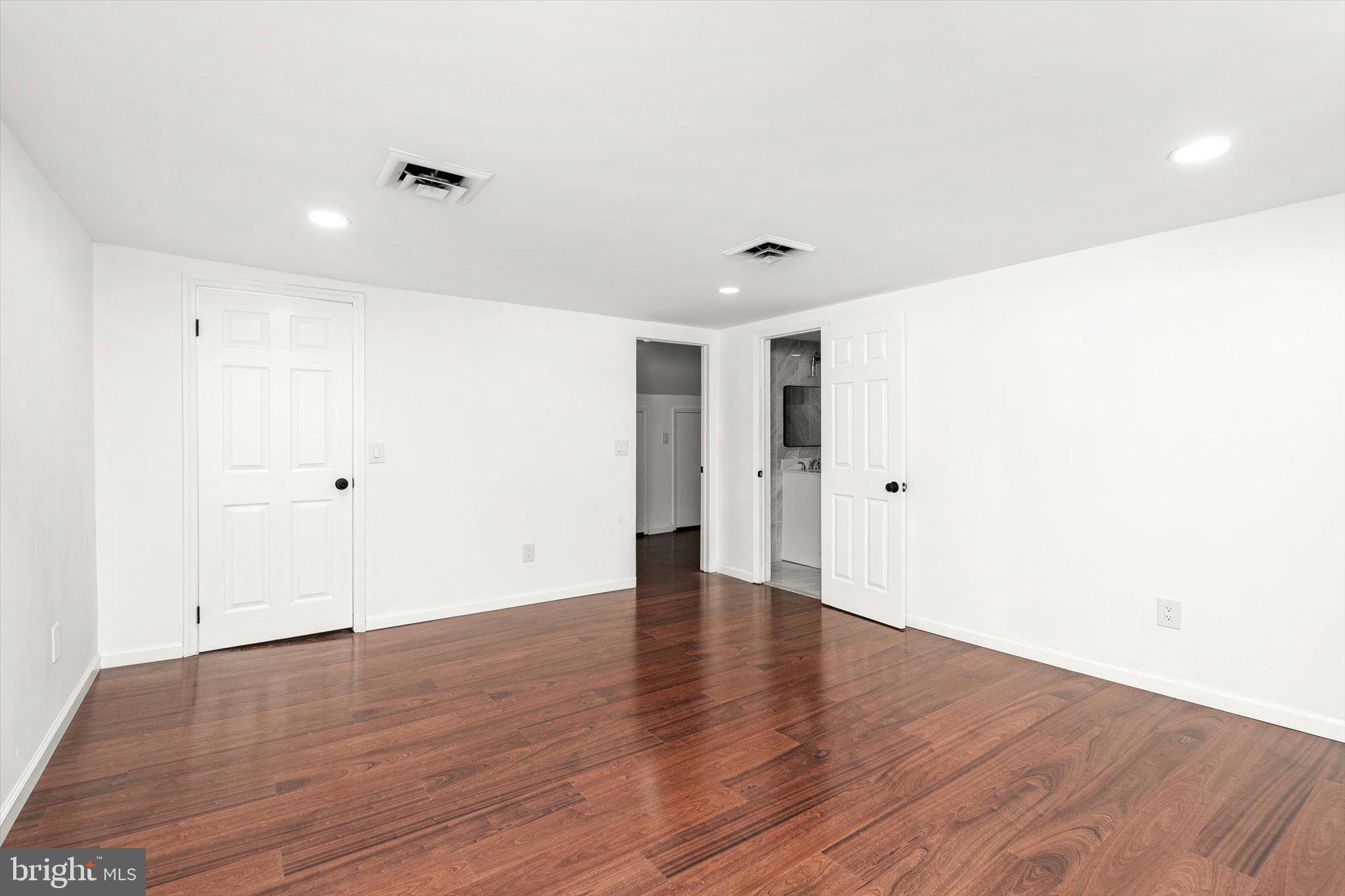 583 Edinburg Road Trenton, NJ 08619 - Photo 17 of 38