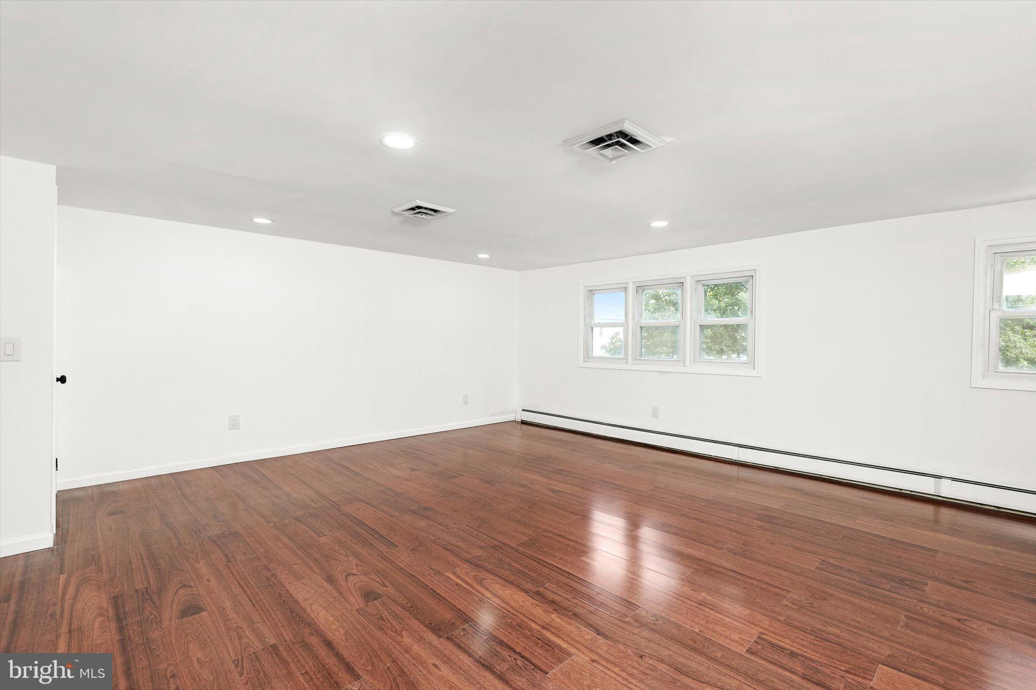 583 Edinburg Road Trenton, NJ 08619 - Photo 19 of 38