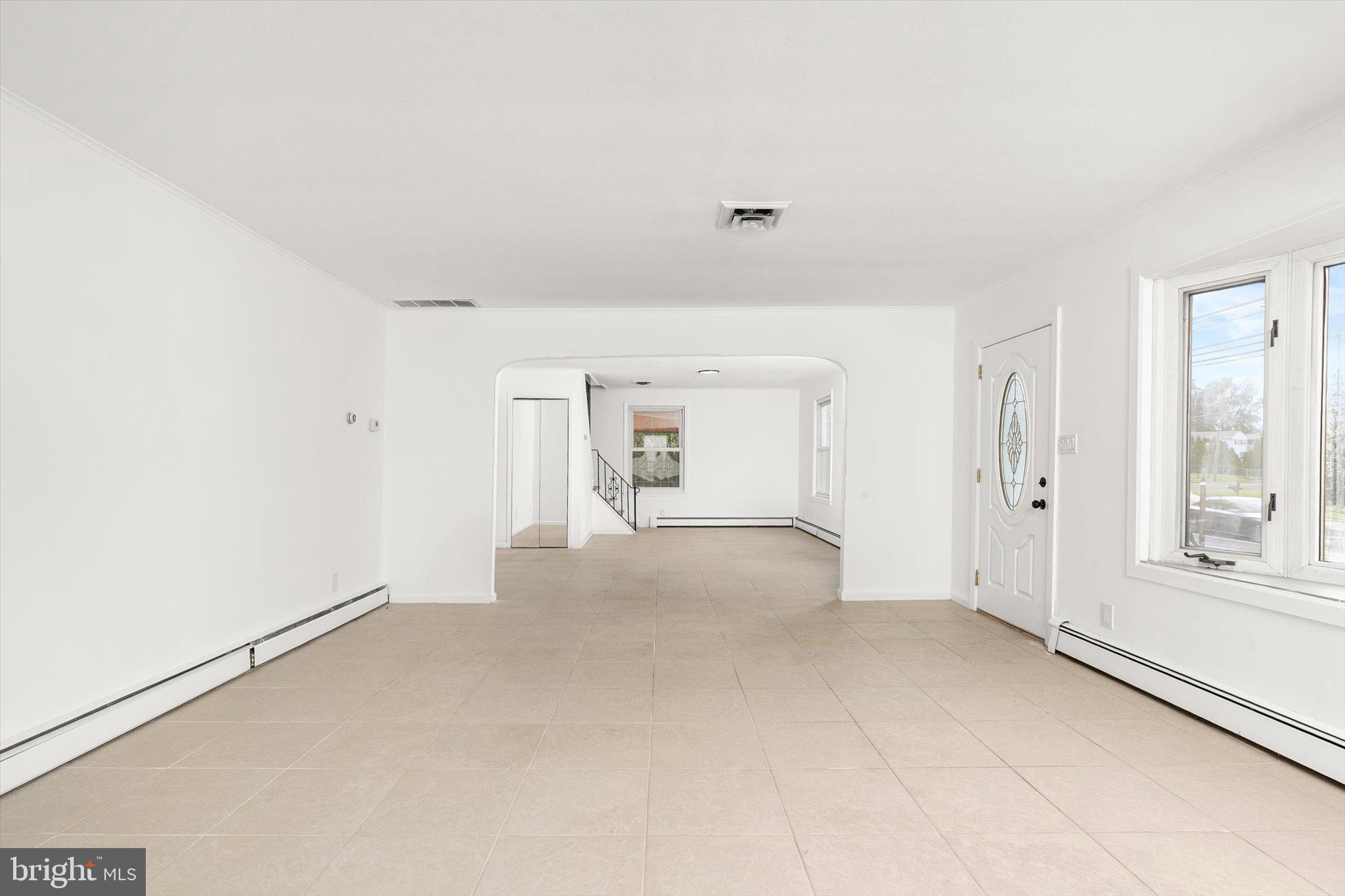 583 Edinburg Road Trenton, NJ 08619 - Photo 4 of 38