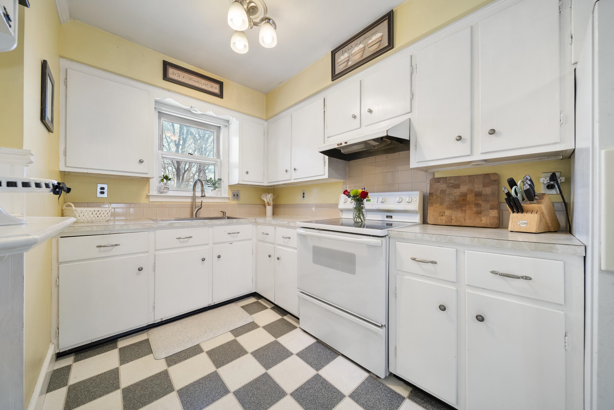 29 Manning Street Manchester, NH 03103 - Photo 6 of 30