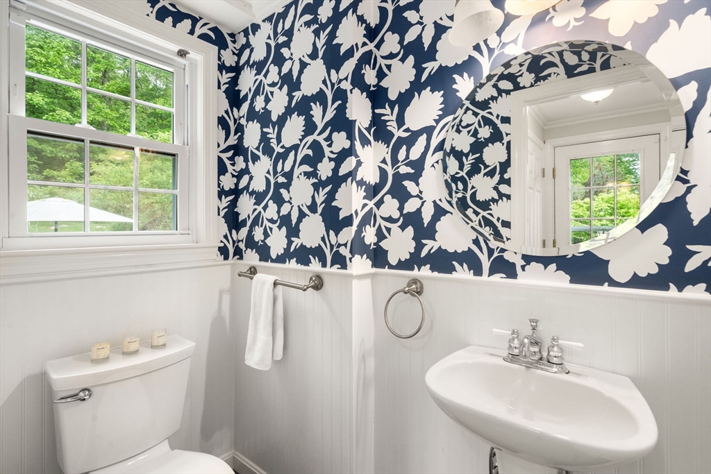 36 Indian Hill Road Medfield, MA 02052 - Photo 13 of 38