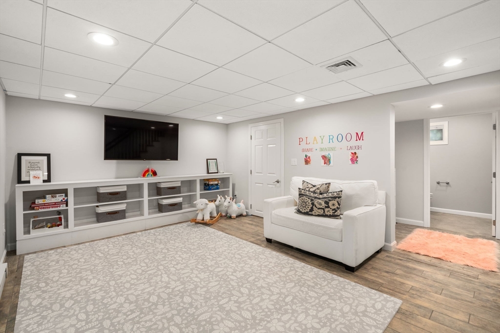 36 Indian Hill Road Medfield, MA 02052 - Photo 27 of 38