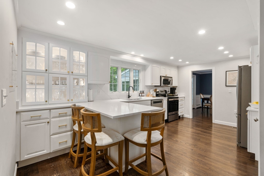 36 Indian Hill Road Medfield, MA 02052 - Photo 5 of 38