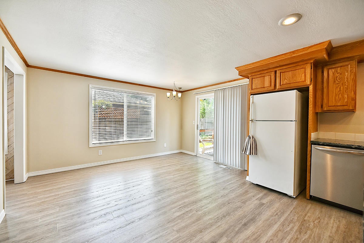 2749 Aldersgate Road Medford, OR 97504 - Photo 16 of 36 DSC_9669