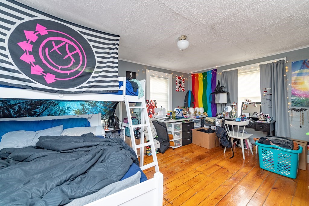 28 Walnut Street Natick, MA 01760 - Photo 10 of 24 a very nice looking room with a large window