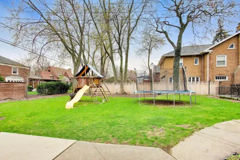 $732,000 | 10041 South Hoyne Avenue, Chicago, IL 60643