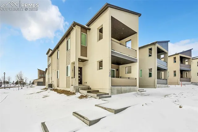 a view of a white building